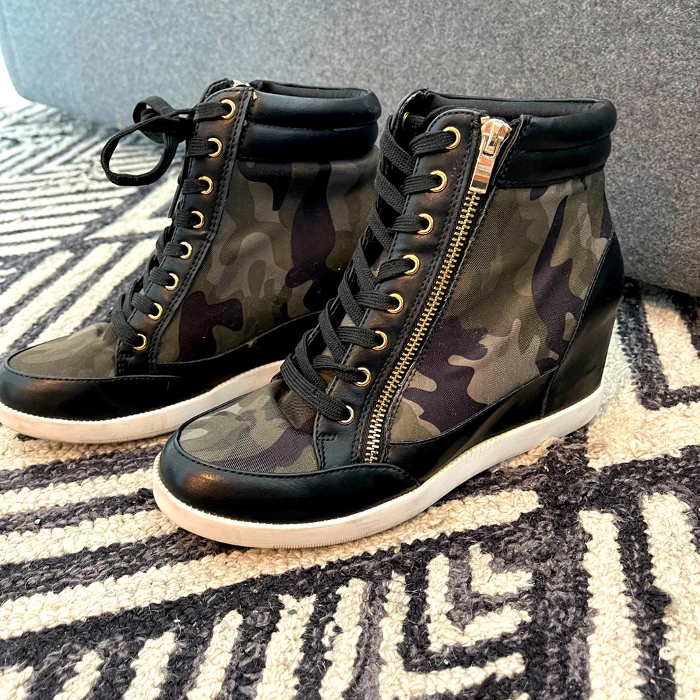 JustFab 8.5 Camo Heeled Sneaker Bootie
